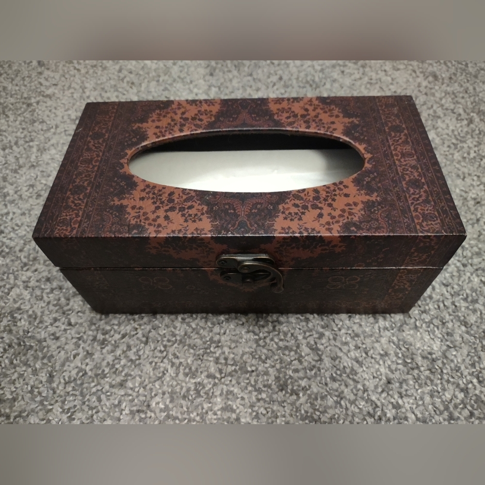 Olde-Worlde Tissue Box - Picture 13 of 16